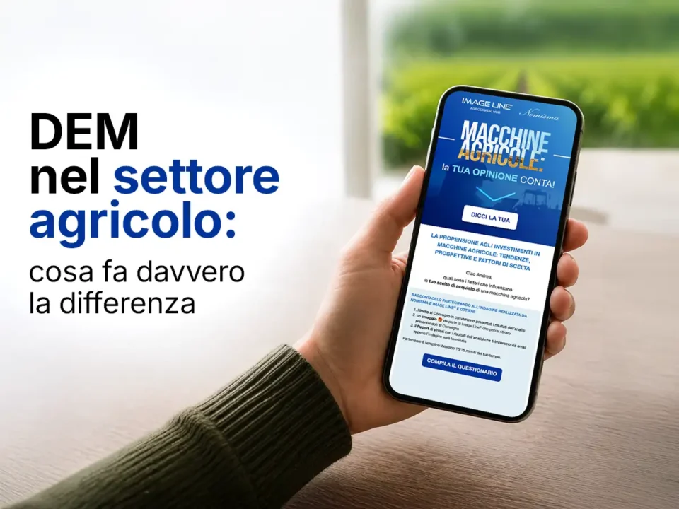 DEM nel settore agricolo: cosa fa davvero la differenza. Persona che tiene con una mano lo smartphone dove si vede l'anteprima di una DEM, direct email marketing.